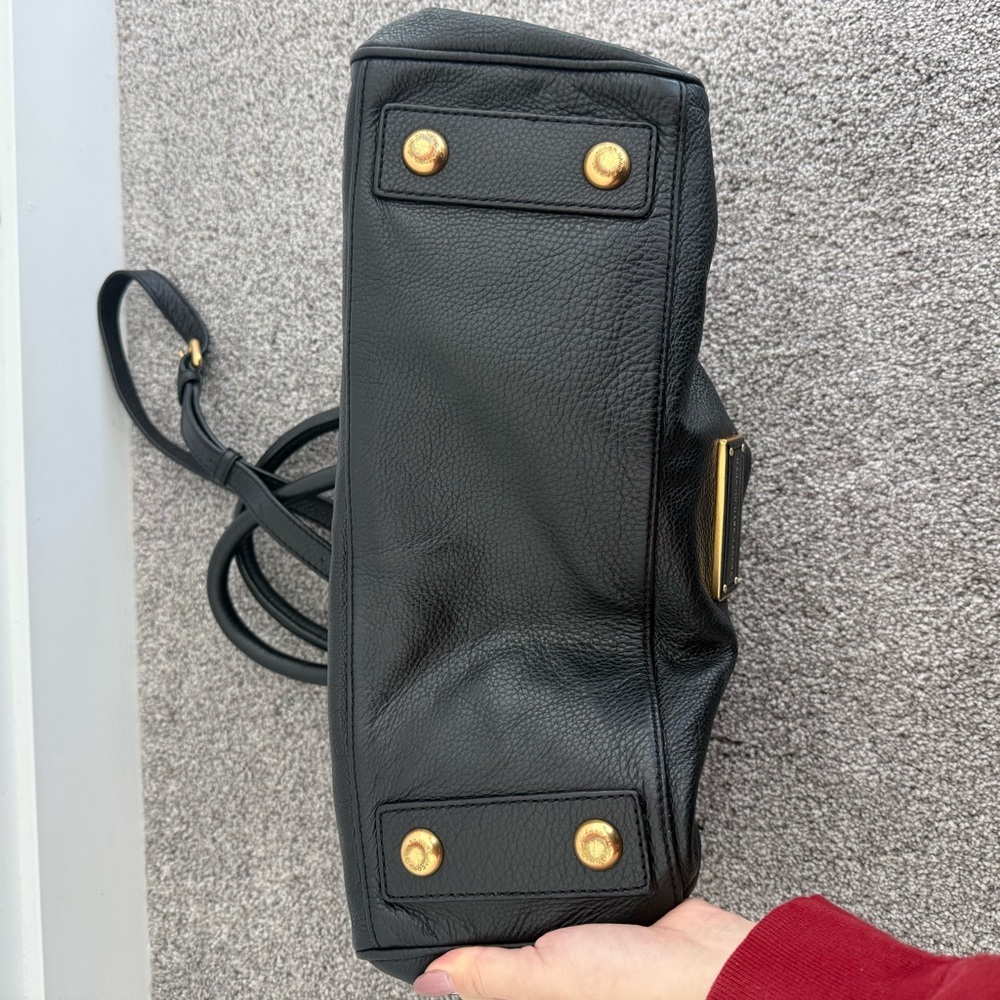 Marc By Marc Jacobs Black Leather Shoulder Bag with Gold Accents - Picture 6 of 9